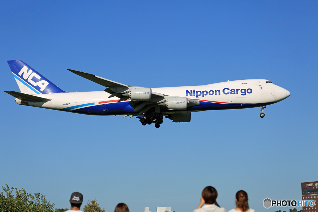「SKY」 NCA 747-8KZF JA12KZ 到着です