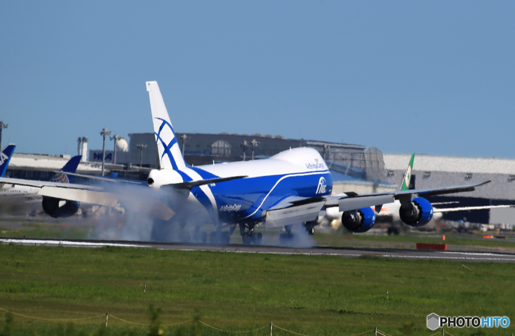 ☀「あおぞら」Air Bridge Cargo 747-8  Landing