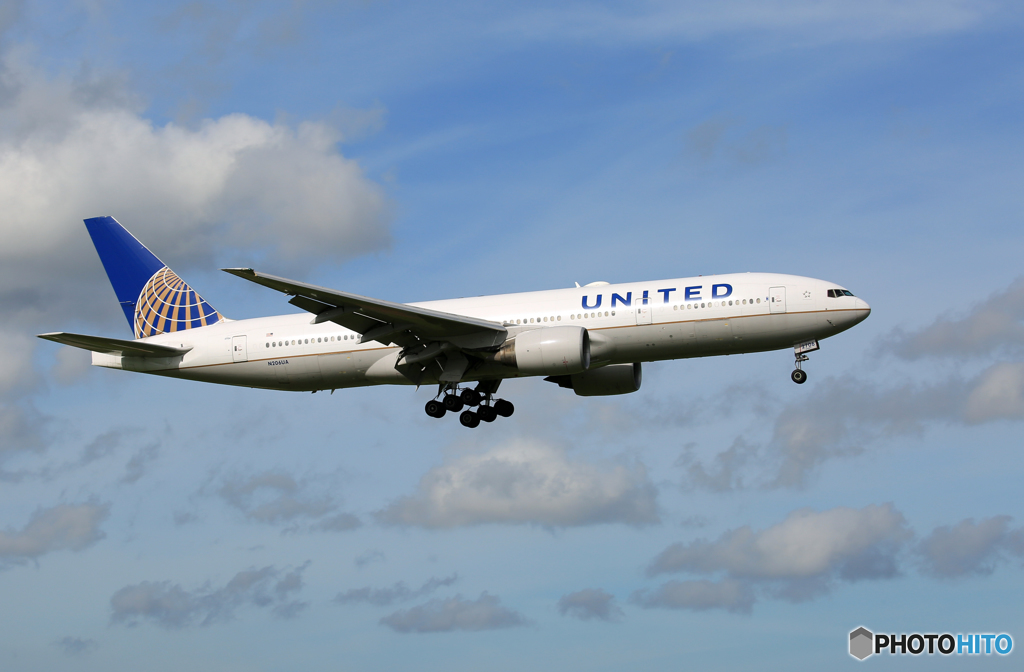 「良い雲」 UNITED 777-222 N206UA Landing