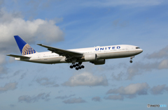 「良い雲」 UNITED 777-222 N206UA Landing