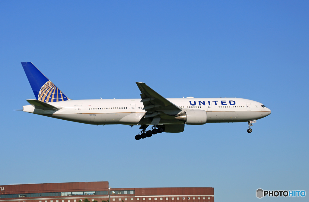 「青色」 UNITED 777-222 N799UA Landing