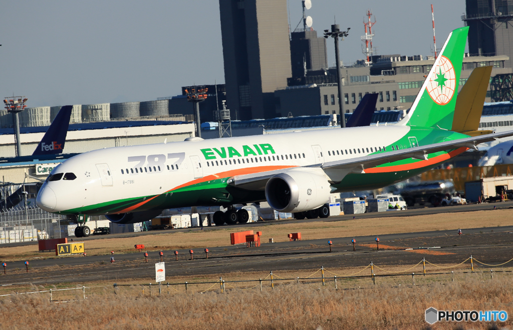 「群青」 EVA 787-9 B-17881 Takeoff 
