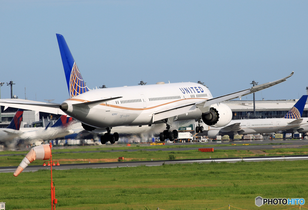 ☀「青い空」が一番 UNITED 787-9 N26952 着地前
