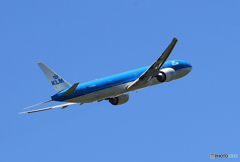 「SKY」 KLM 777-306 PH-BVI Takeoff  
