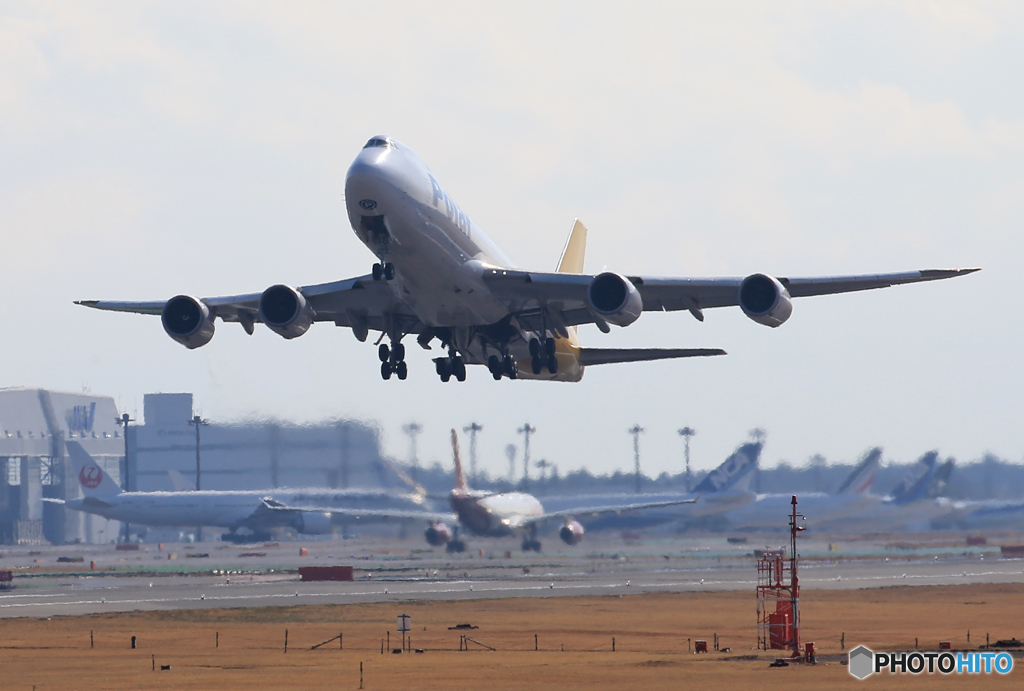 「青が大好き」 POLAR 747-8 N858GT 出発