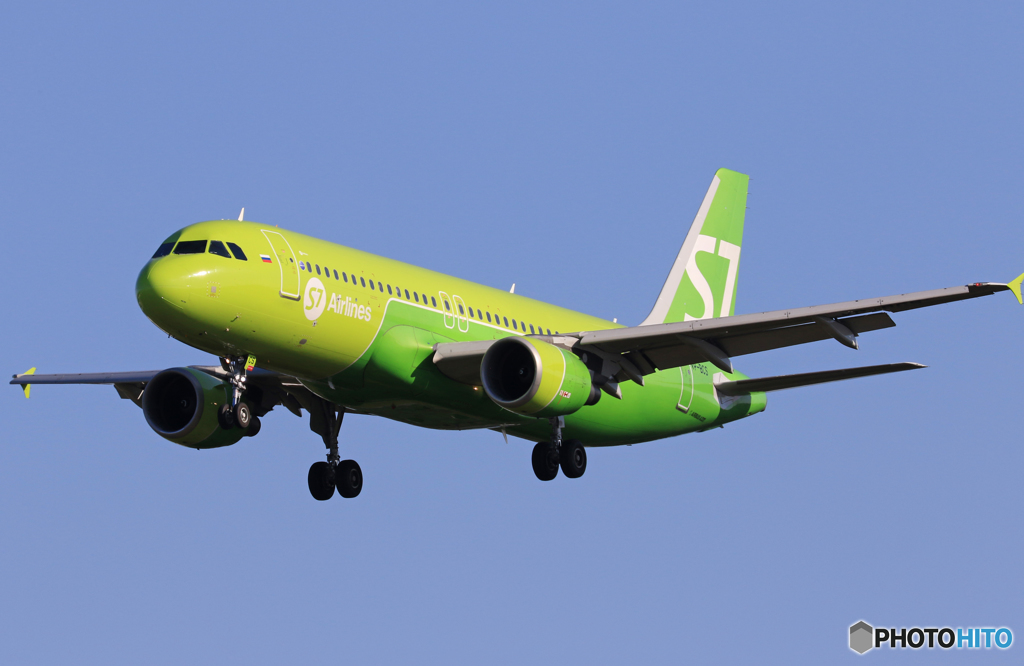 「青」 S7航空 A320-214 VP-BCS 飛行 