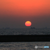 「 海辺」東京湾の船と夕焼け