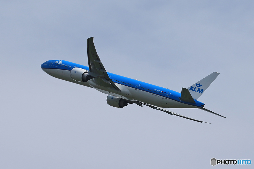 「青色が好き」KLM 777-306 PH-BVS 飛び立ちです