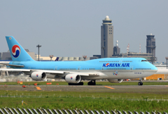 「良い天気」 Korean 747-8 HL7633 出発です