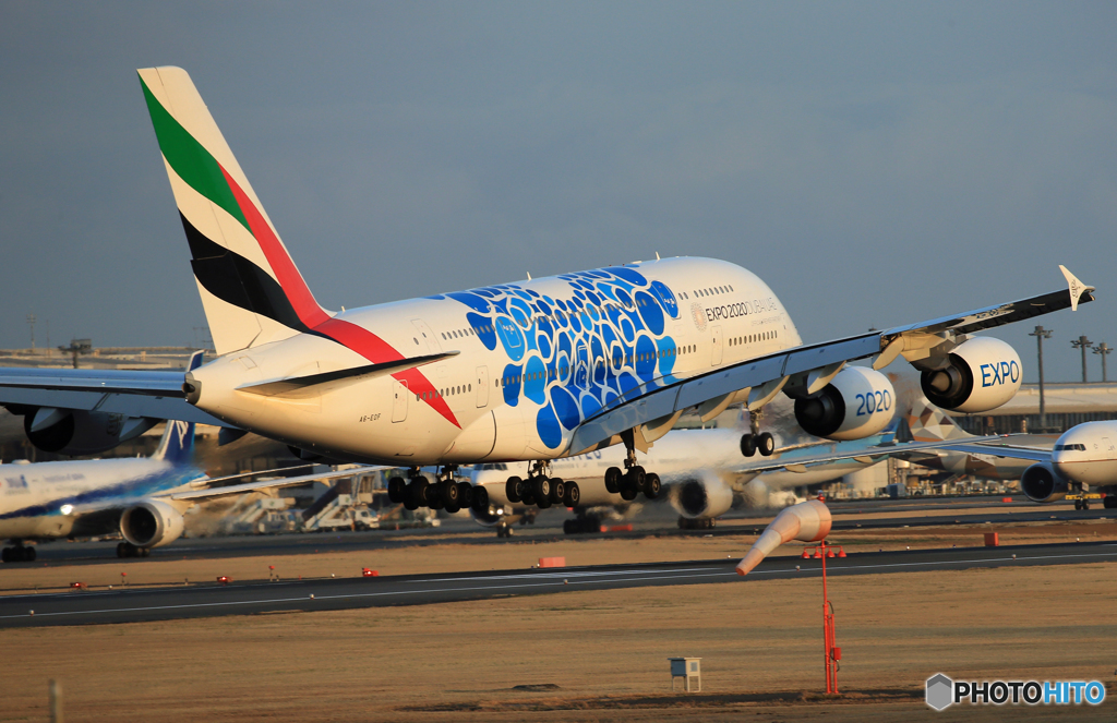 「曇り」 エミレーツ特別塗装EXPO「青」A380 Landing 