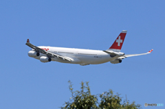 「青い空」が一番 SWISS A340-313 HB-JMA出発