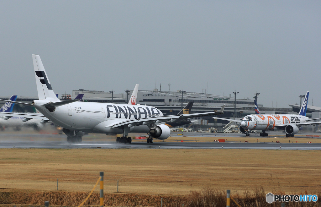 「雨」 Finnair A330-200 OH-LTS 出発