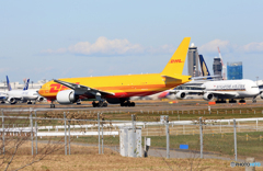 「はれ」DHL 777-FBT D-AALM 飛び立ち