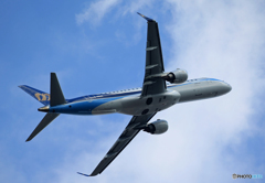 「SKY」マンダリン エンブラERJ-190 B-16829出発