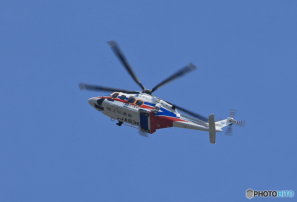 ☀「青い空」ヘリコプター　ベランダ撮影　AW139 地方整備局