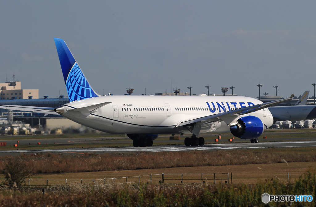 「青い日」 UNITED 787-9 N24980  新しい塗装ですか！