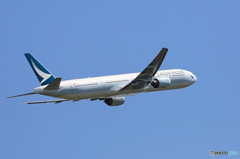 「SKY」 Cathay 777-367 B-HNI 出発です