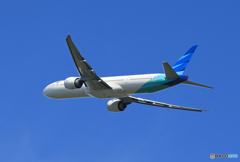「青い日」Garuda 777-3U3 PK-GIF Takeoff