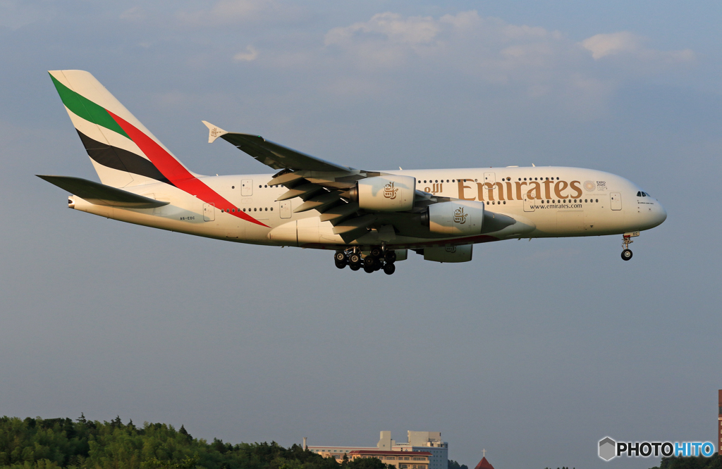 「SKY」 エミレーツ航空 A380-861 A6-EDC Landing