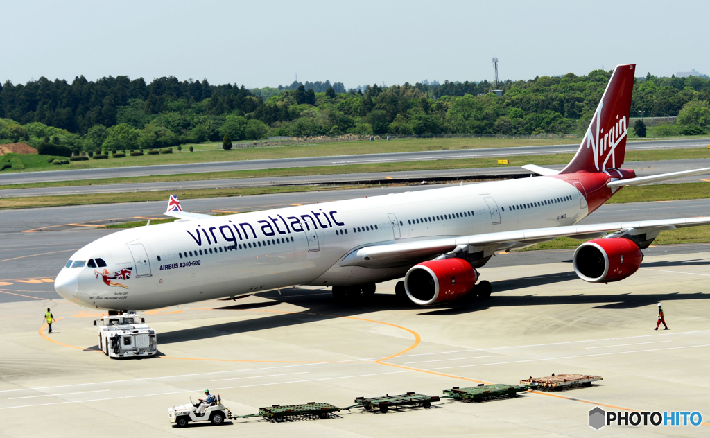 ☮ Virgin atlantic  A340-600 Landing✈