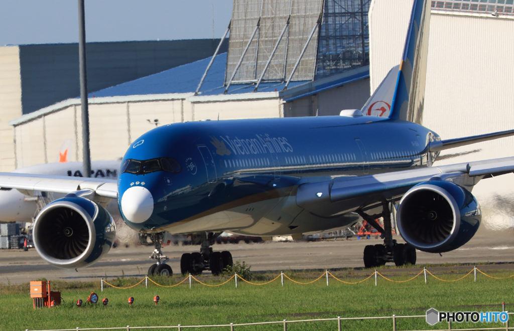 「真青の空」 Vietnam A350-941 VN-A894 離陸です