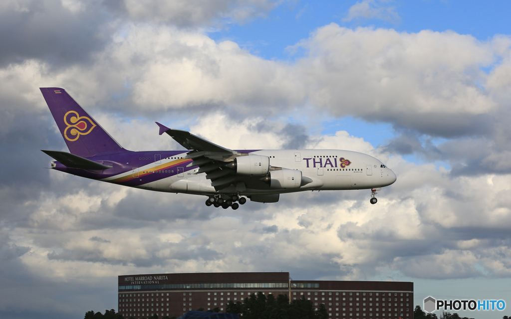「真青の空」 THAI A380-841 HS-TUA 到着