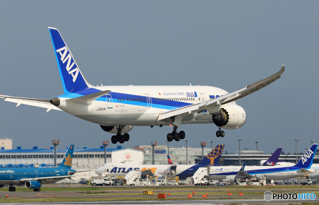 「青い空」が一番 「ANA 787-8 JA820A 着陸