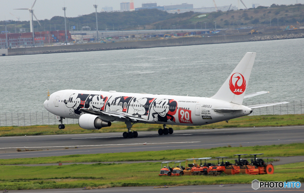 　「SKY」　ミッキー９０周年７６７Takeoff 