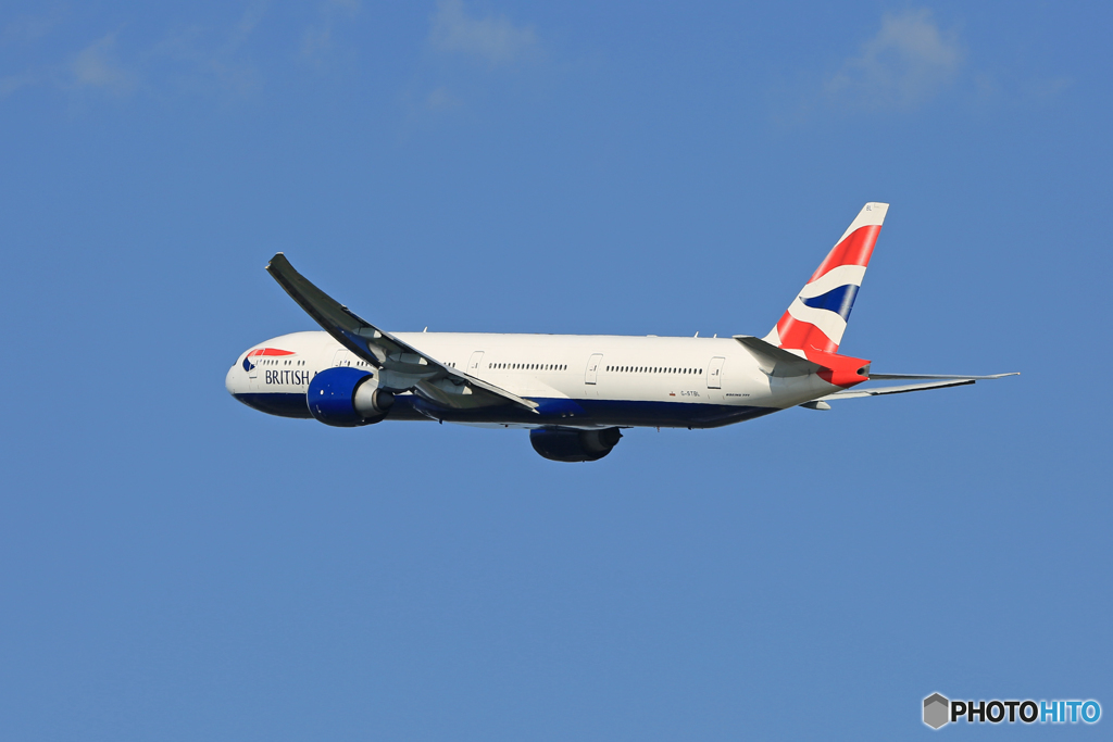 「はれー」 BRITISH 777-336 G-STBL 出発です 