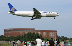 「ぶるー」 United 777-222 N785UA 着陸