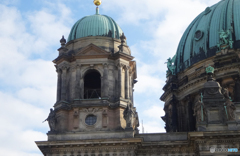 ドイツ    (1070)   ベルリン大聖堂と青い空