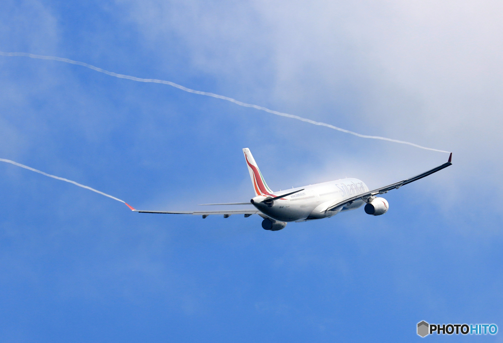 「真青の空」 SriLankan A330-343 ベイパー出る‼
