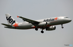 「曇り」 Jetstar A320-232 JA05JJ 着陸します