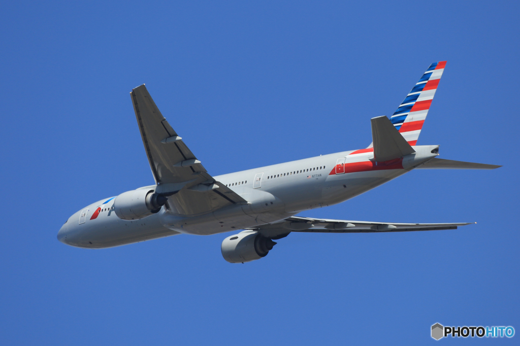 「ブルー」アメリカン 777-200 N771AN 出発