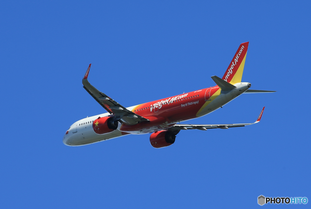 「真青の空」Vietjet  A321-271N VN-A653  飛び立ちです