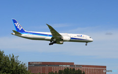 「良い天気」 ANA 787-9 JA872A 通過