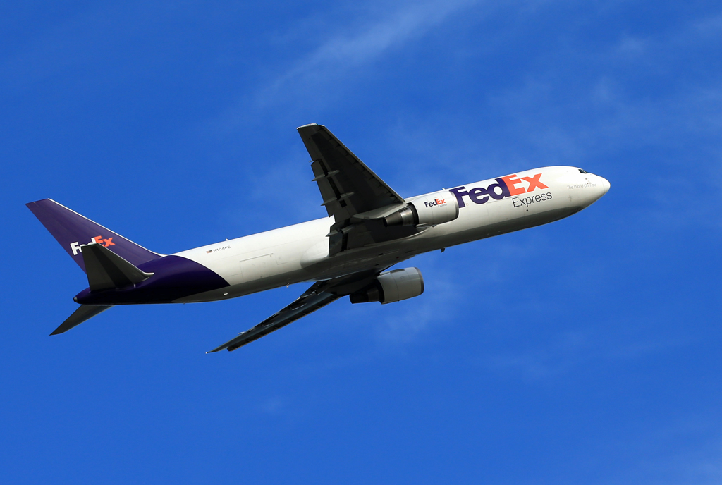 「青が好き」 FedEx 767   N104FE Takeoff