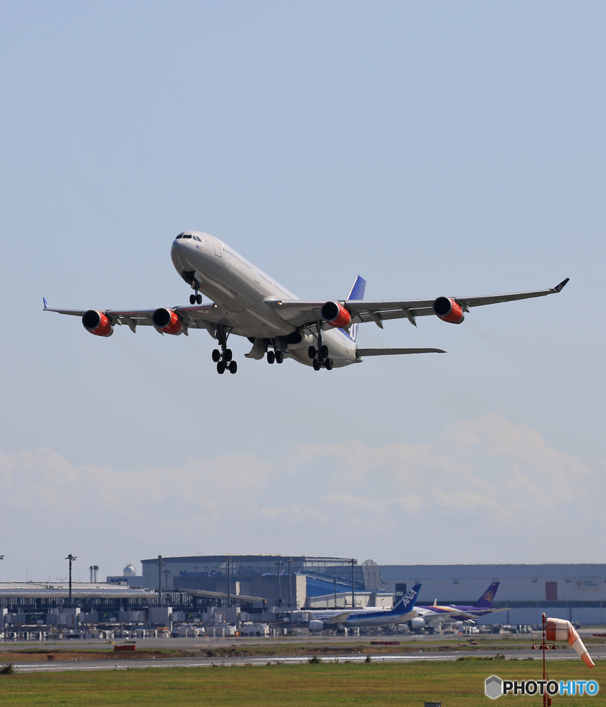 「青が大好き」 SAS A340-313 OY-KBI 飛び立ち