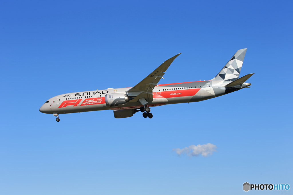 「青が好き」ETIHAD F-1カラー787-9 A6-BLV  Landing