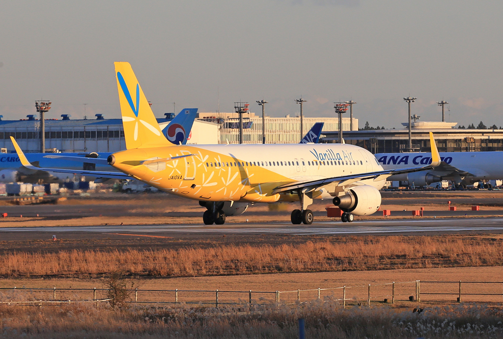 「青が大好き」 バニラ航空 A320-214 JA10VA出発