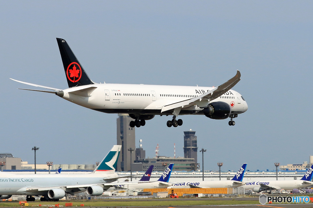  「晴れ」 Air Canada 787-9 C-FVLO 到着です