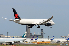  「晴れ」 Air Canada 787-9 C-FVLO 到着です