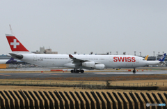 「青い日」?Swiss A340-313 HB-JMA離陸