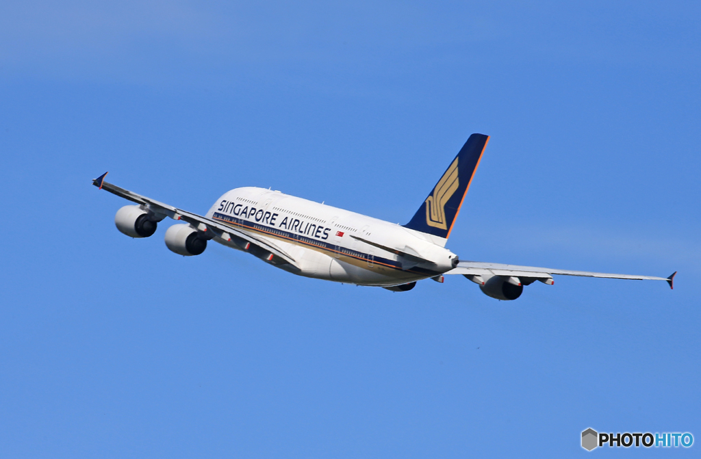 「ブルー」Singapore A380-841 9V-SKL 飛び立ちです