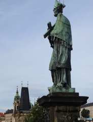 チェコ（９０９）プラハ・カレル橋の聖像　