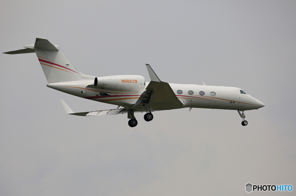 「スカイ」 プライベート機ガルフG350/450 N666ZW Landing