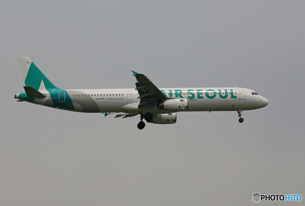 「曇り」 Air Seoul A321-231 HL8266 Landing
