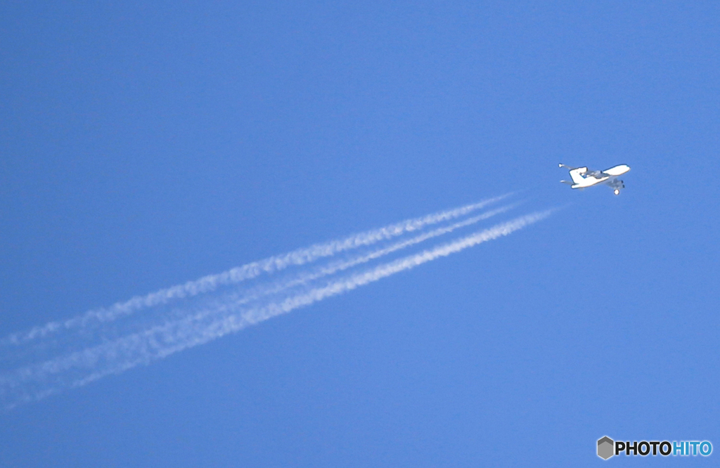 [青い空]　✈飛行機雲・エアバス✈A380
