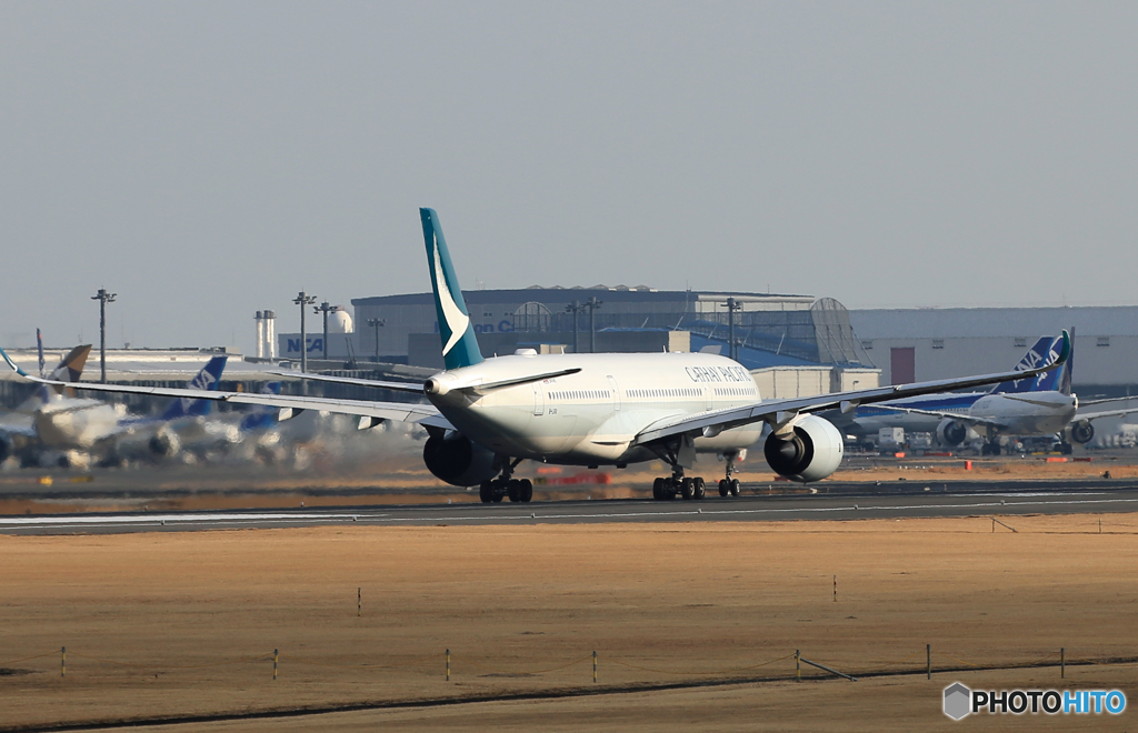  「晴れ」  CATHAY A350-941 B-LRO 飛び立ち