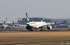  「晴れ」  CATHAY A350-941 B-LRO 飛び立ち